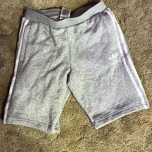 BNWT boys Adidas fleece shorts with pockets size medium